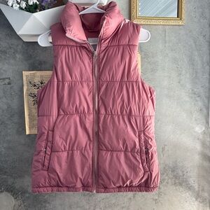 Old Navy Women's Rose Puffer Vest